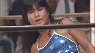 Itsuki Yamazaki & Noriyo Tateno vs Yumi Ogura & Keiko (Bull) Nakano 7/1984 - AJW